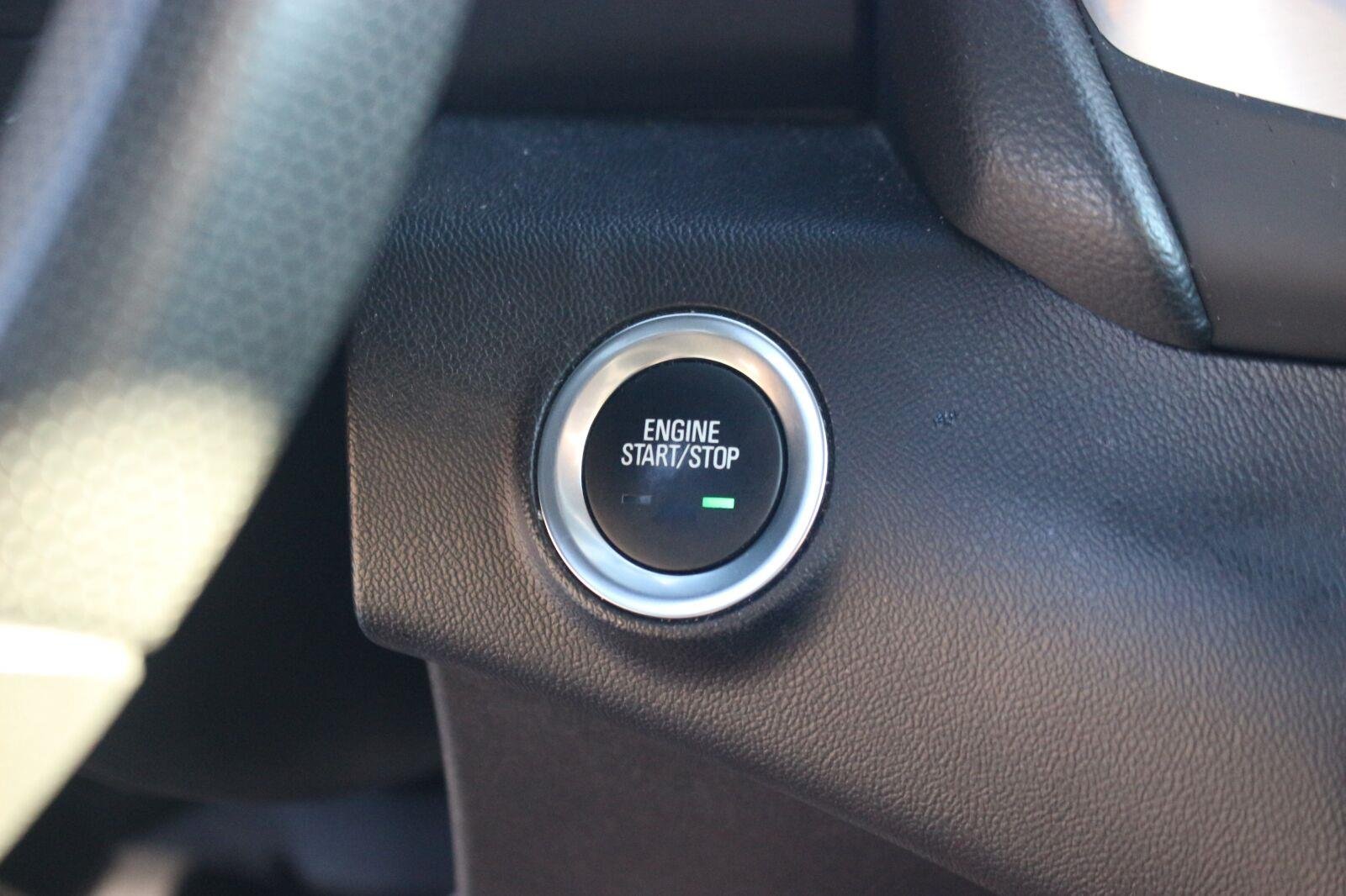 Used 2024 Sterling Metallic GMC SLE image 31