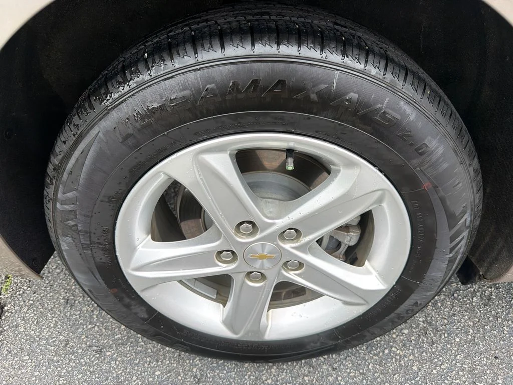Used 2022 Gray Chevrolet LS image 17