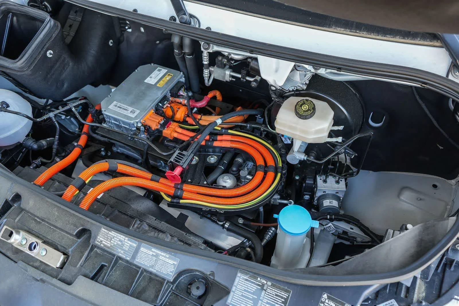 New 2025 Arctic+White Mercedes-Benz Cargo 170WB High Roof 113kW Battery RWD HO Motor image 33