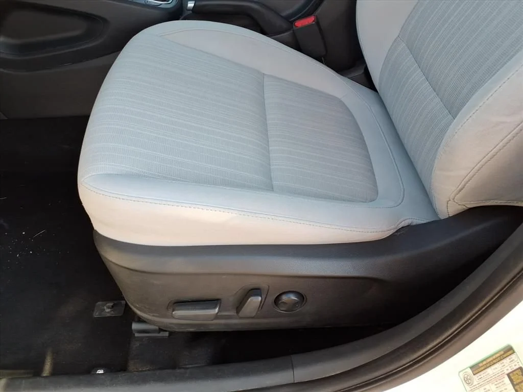 Used 2023 White Hyundai SEL image 4