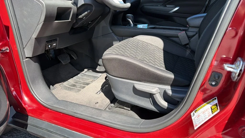 Used 2021 Red Nissan SV Xtronic CVT image 18