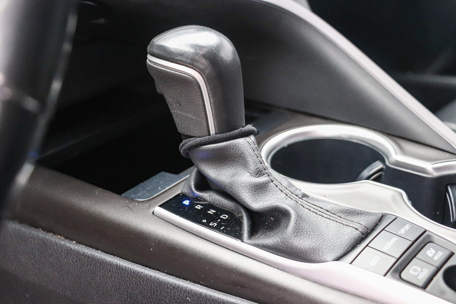 Used 2024 Midnight Black Metallic Toyota Hybrid XLE image 19