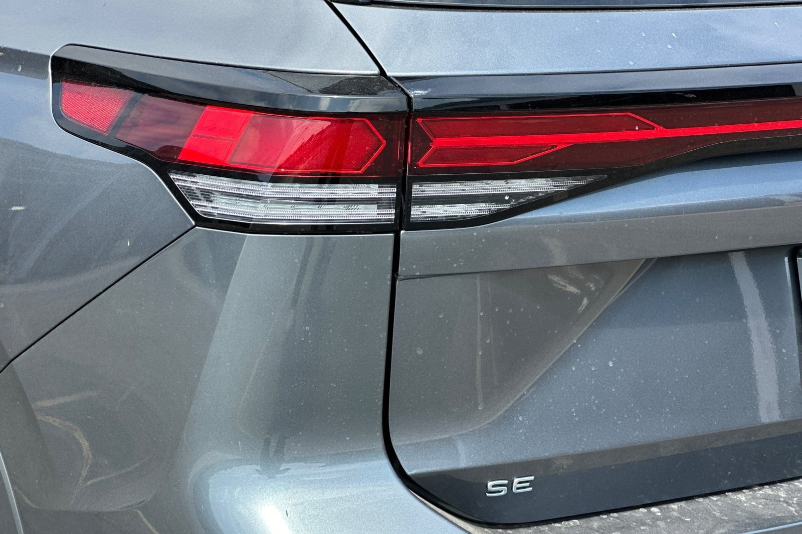 New 2026 Platinum Gray Metallic Volkswagen 2.0T SE image 26