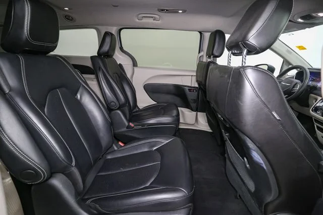 Used 2023 Silver Chrysler Touring L image 19