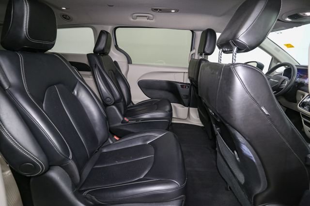 Used 2023 Silver Chrysler Touring L image 19