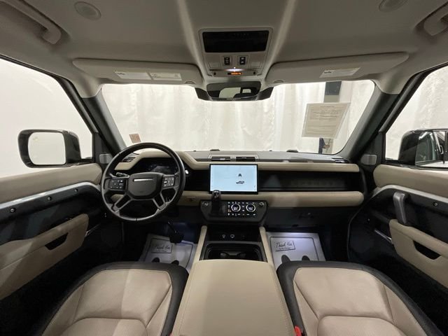 Used 2024 White Land Rover X-Dynamic SE image 18