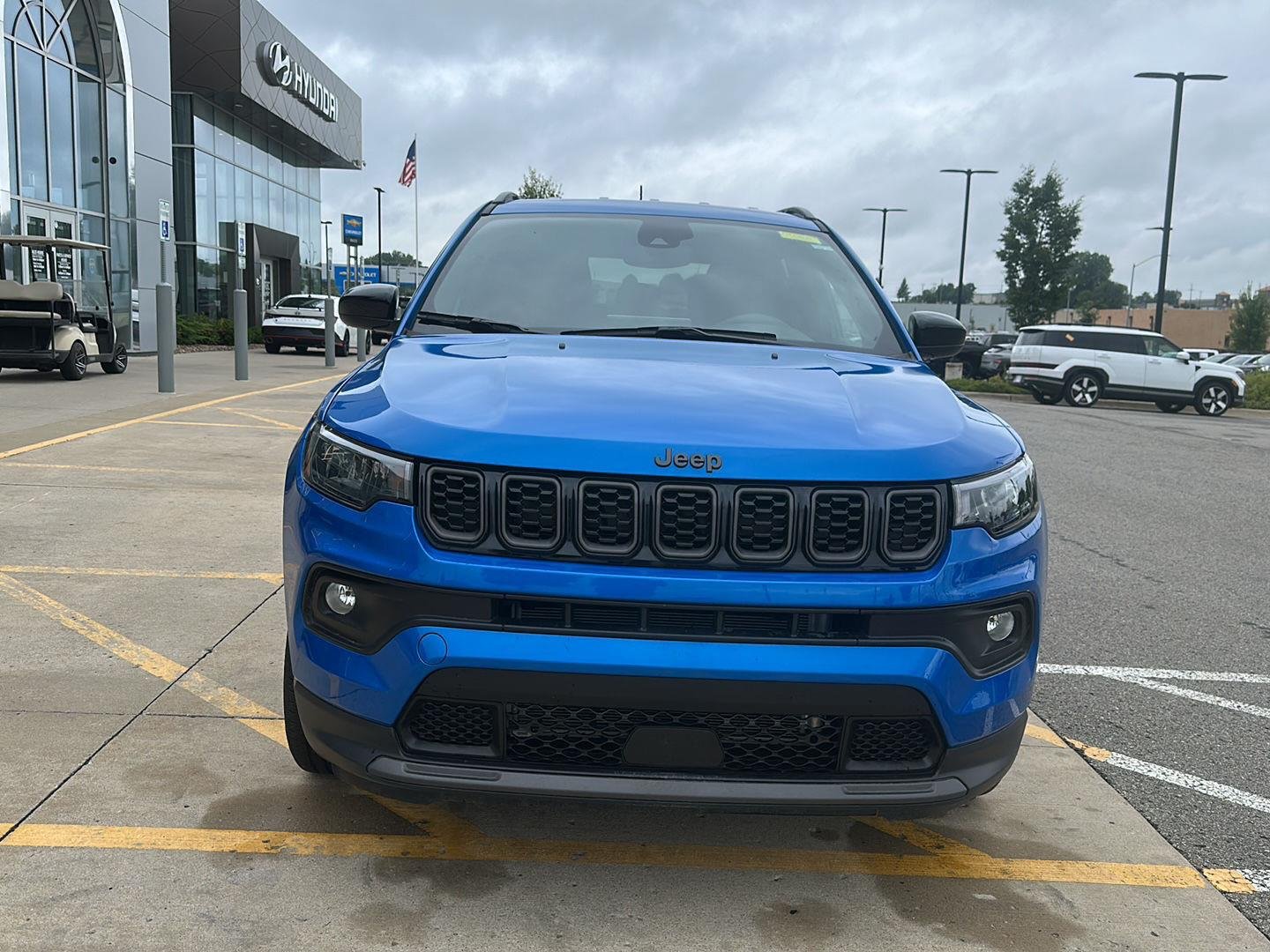 New 2026 Hydro Blue Pearl-Coat Exterior Paint Jeep Latitude Altitude image 6