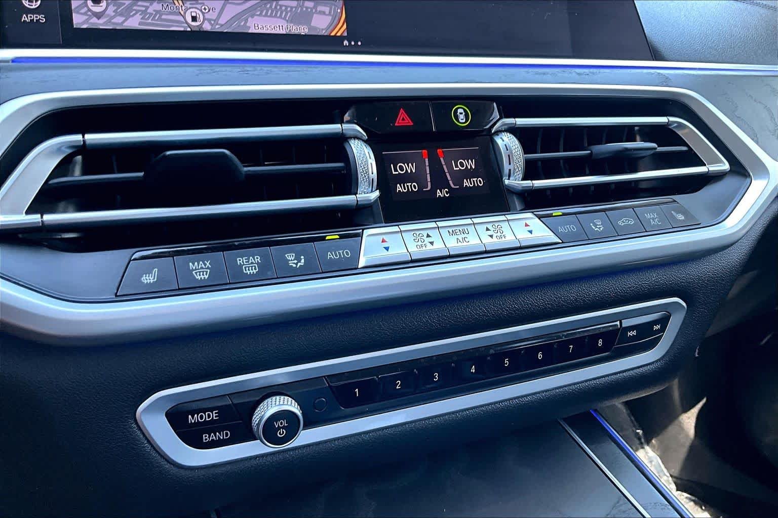 Used 2021 Dark Graphite Metallic BMW xDrive40i image 31