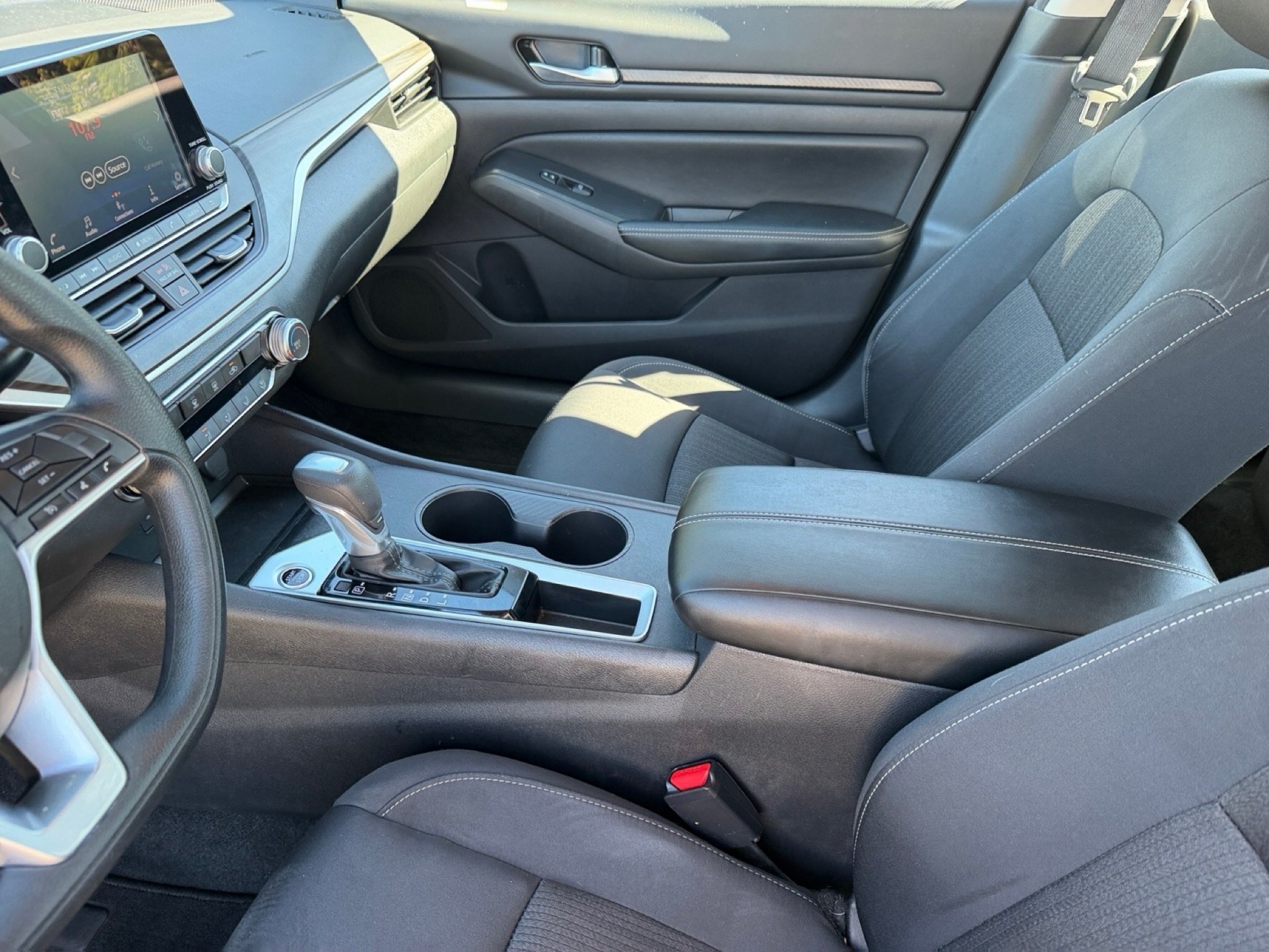 Used 2025 Super Black Nissan SV image 12