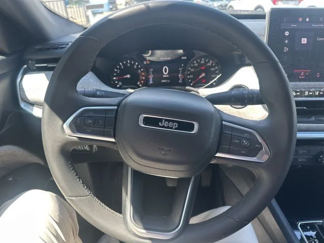 Used 2024 White Jeep Latitude image 12