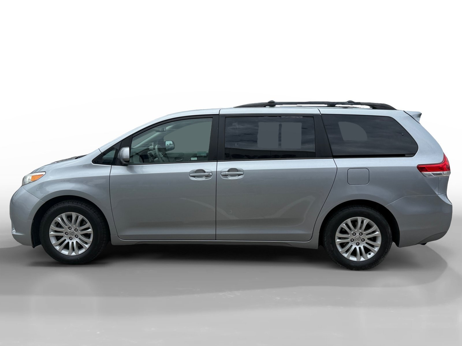 Used 2014 Silver Sky Metallic Toyota XLE image 2