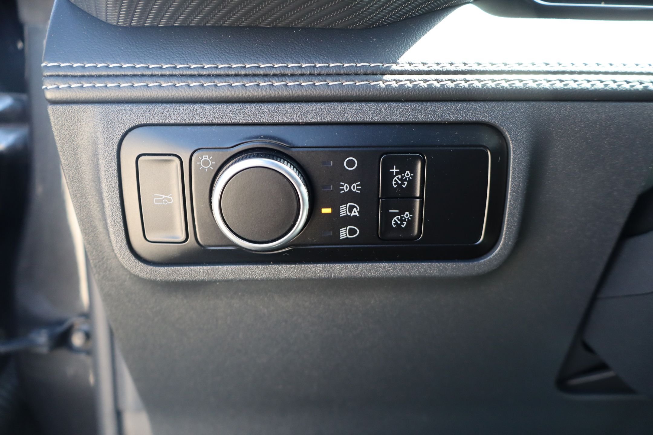 Used 2024 Gray Metallic Ford GT Premium image 13