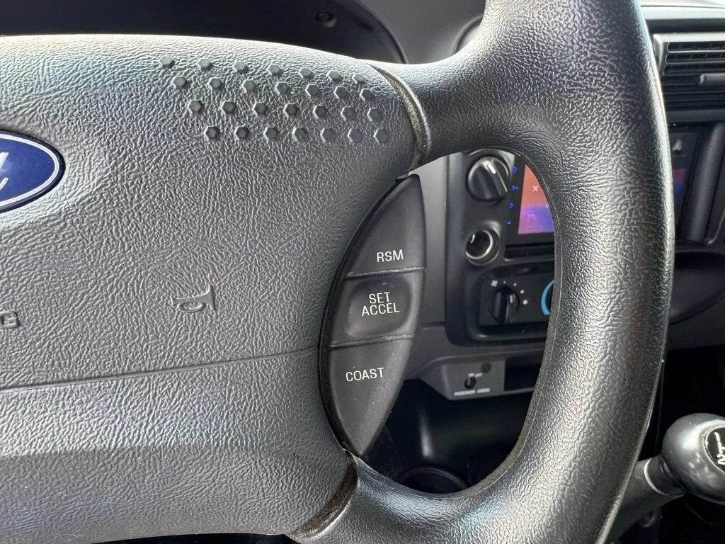 Used 2001 White Ford  image 25
