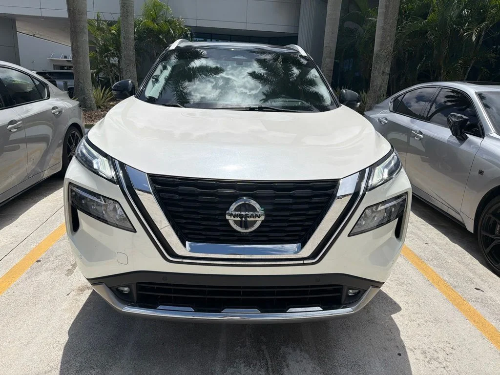 Used 2021 Pearl White Tricoat/Super Black Nissan Platinum image 6