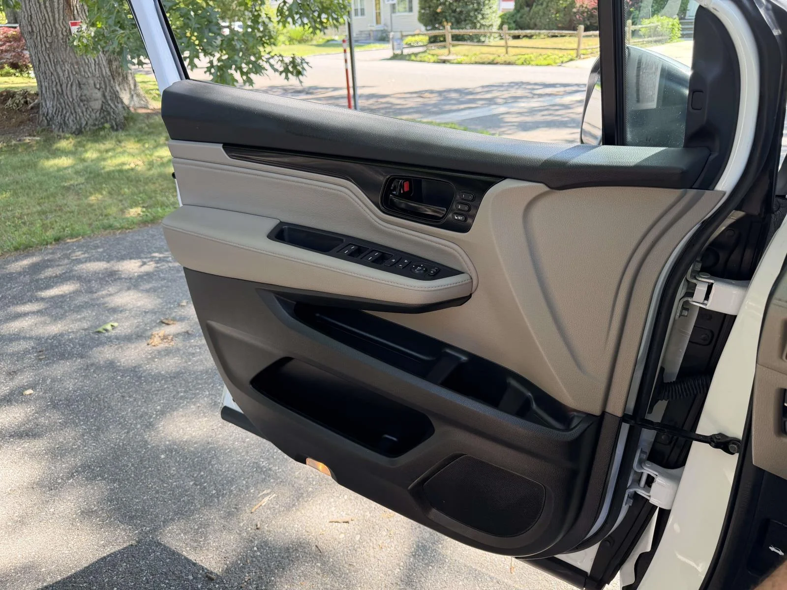 Used 2023 White Honda Touring image 21