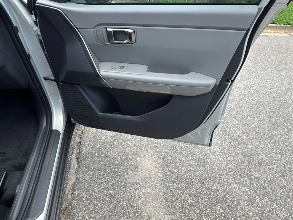 New 2027 Ivory Silver Kia EX image 14