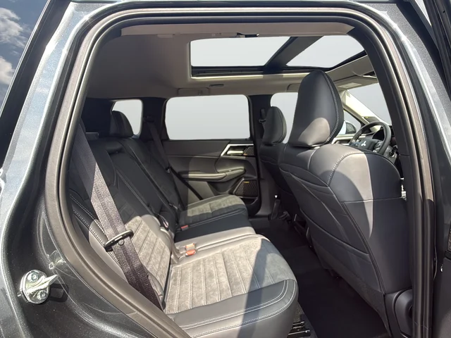 New 2026 Gray Mitsubishi SE image 25
