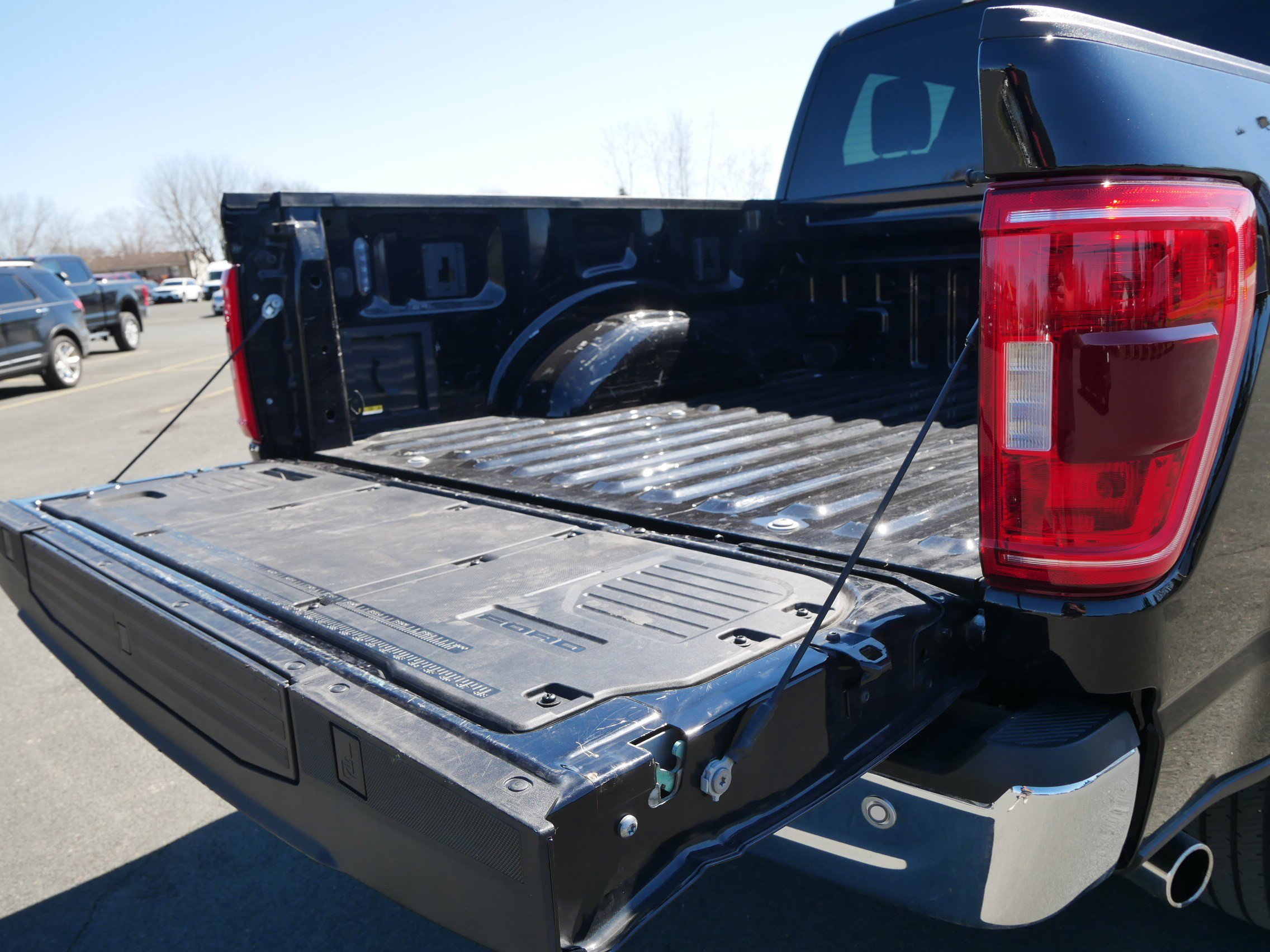Used 2023 Black Ford XLT image 12