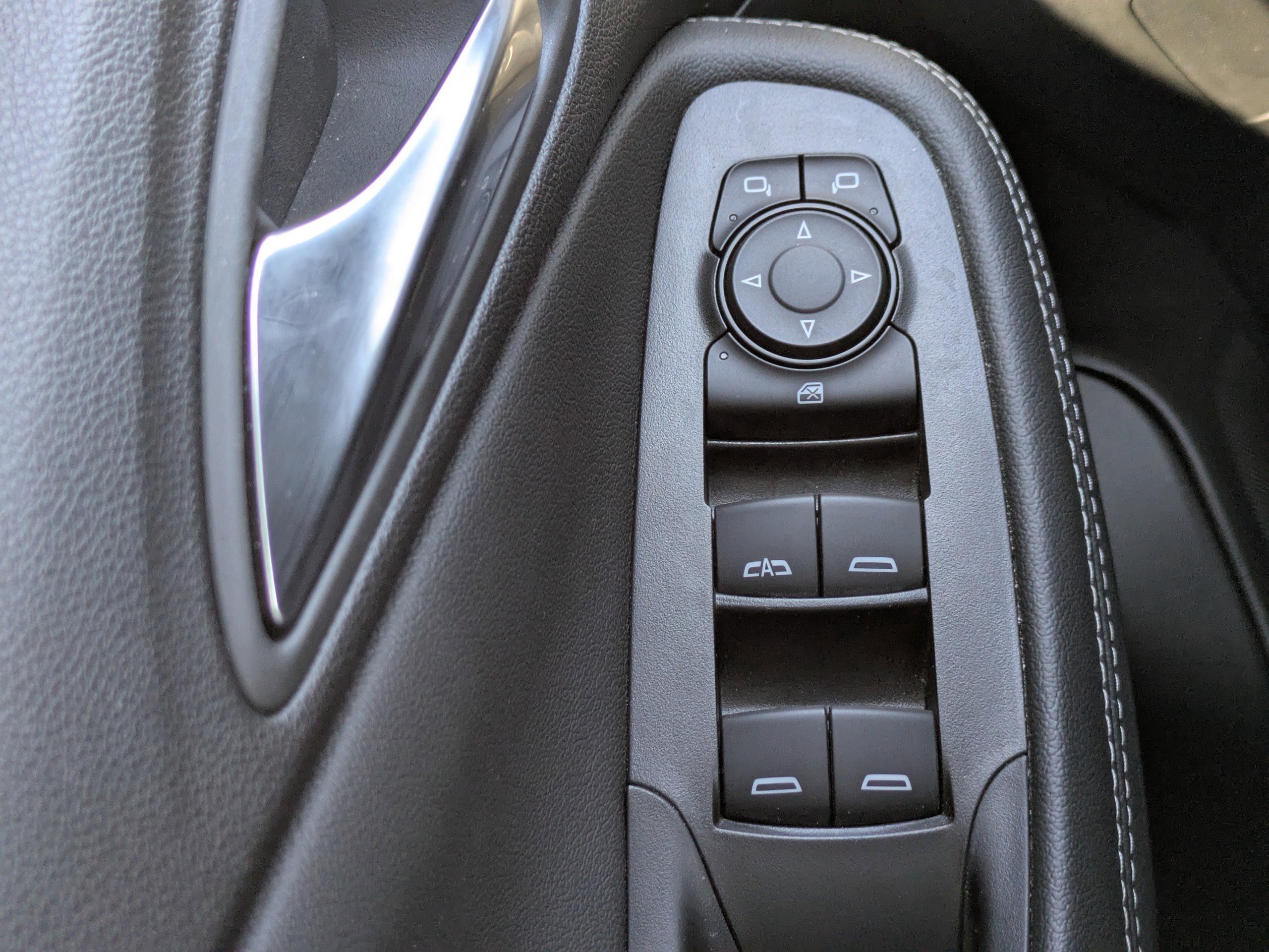 Used 2024 Summit White Buick Preferred image 22
