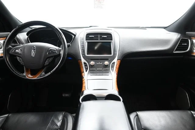 Used 2016 Luxe Metallic Lincoln Reserve image 21