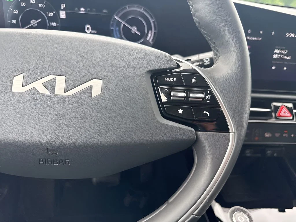 Used 2025 Gray Kia Wind image 15