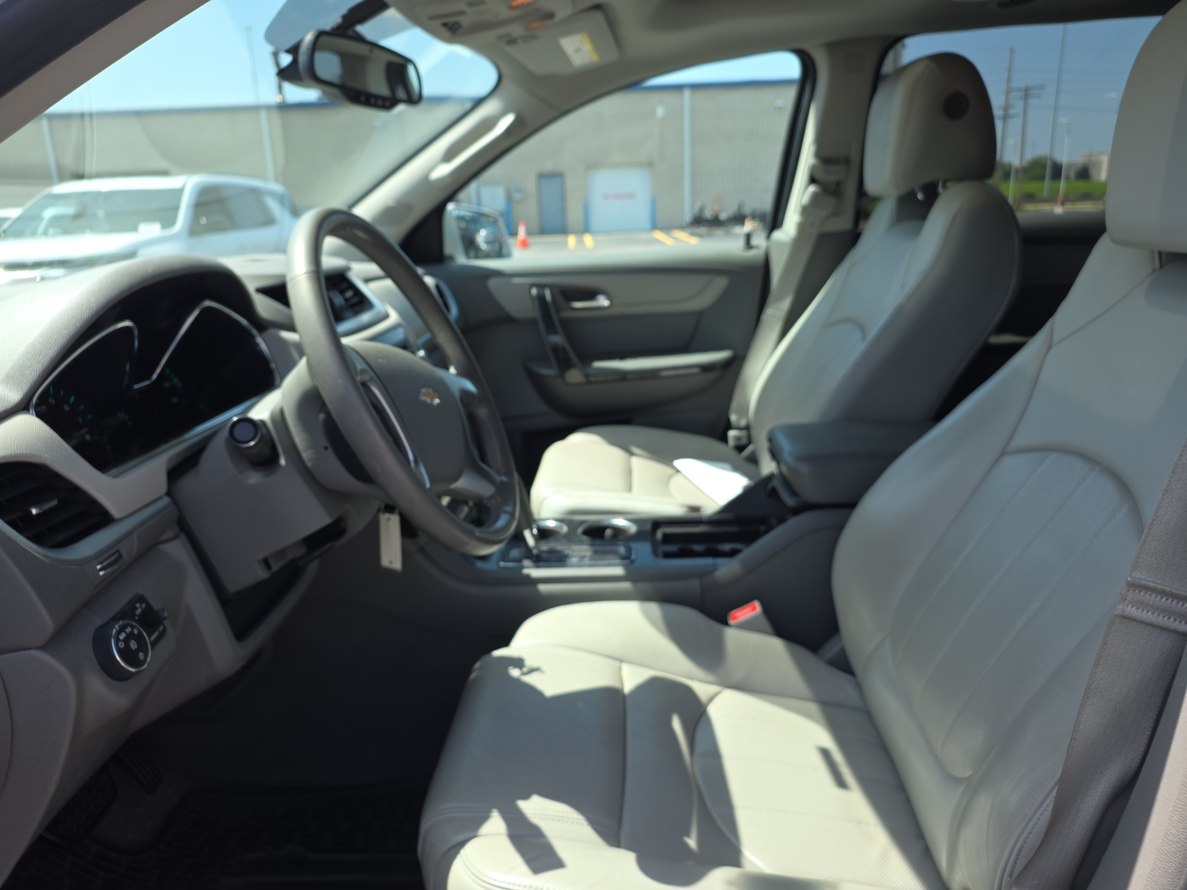 Used 2016 IRIDESCENT PEARL TRICOAT Chevrolet LTZ image 13