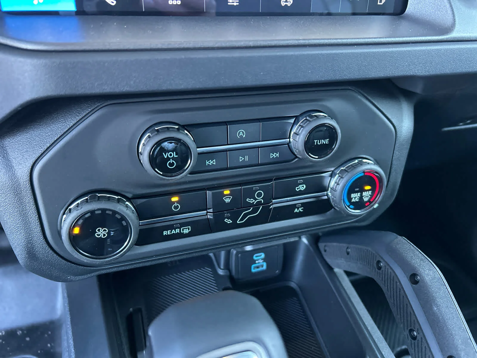 New 2025 Marsh Gray Ford Badlands® image 29