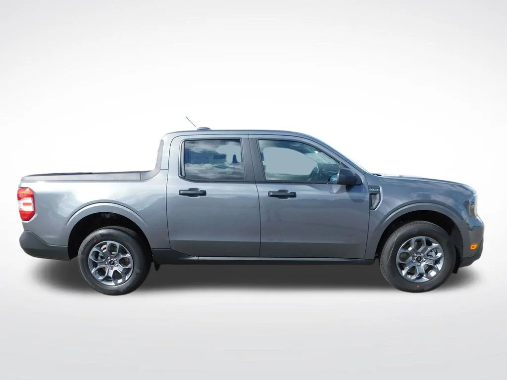 New 2026 Carbonized Gray Metallic Ford XLT image 2