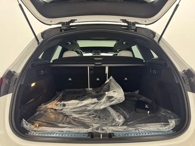 New 2026 MANUFAKTUR Moonlight Whit Mercedes-Benz GLC 300 image 7