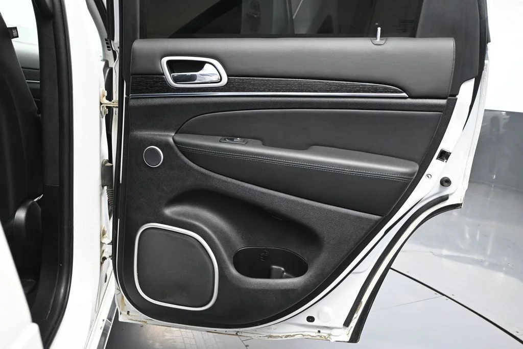 Used 2021 Off-white Jeep Summit image 35