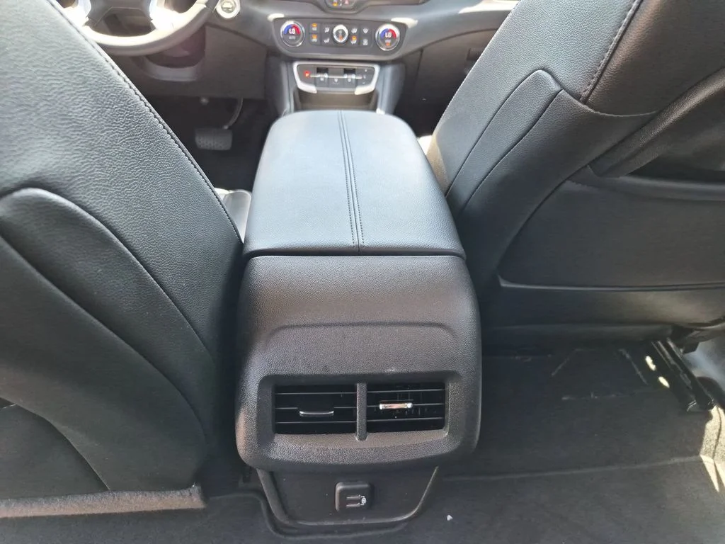 Used 2023 White GMC SLT image 31