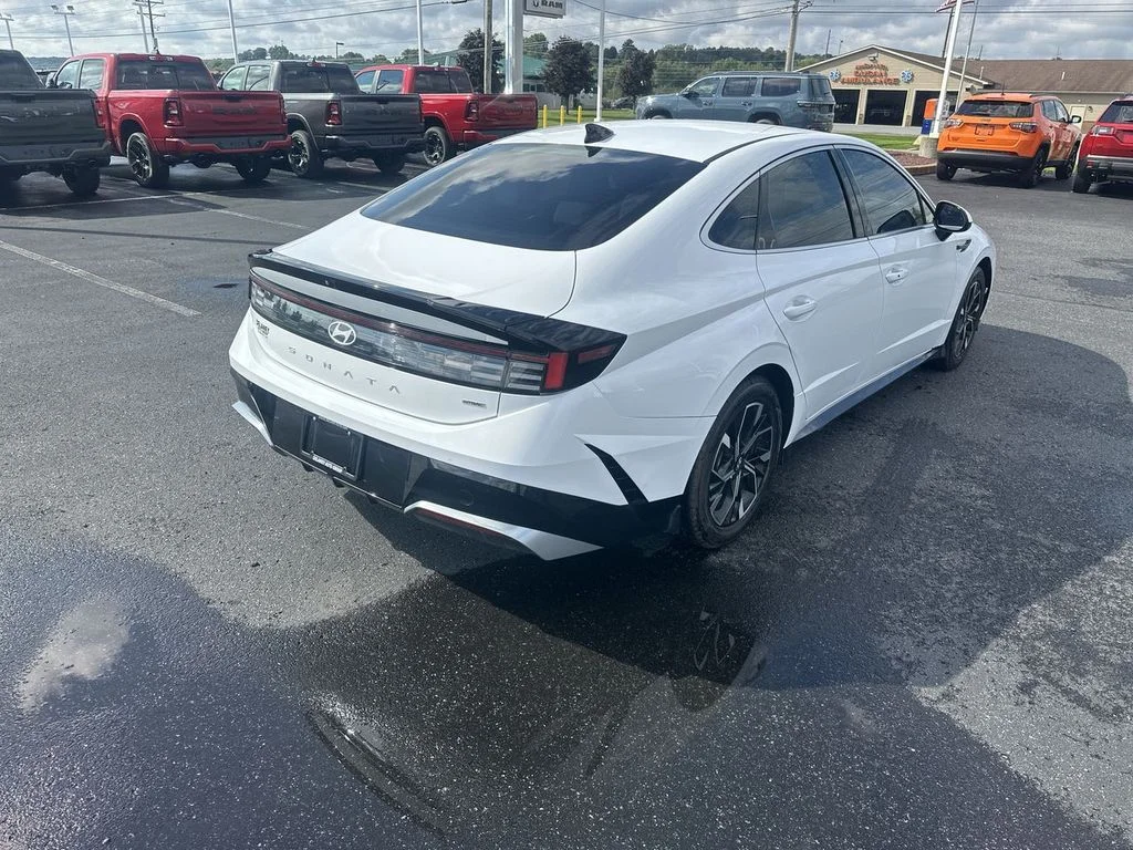 Used 2024 White Hyundai SEL image 8