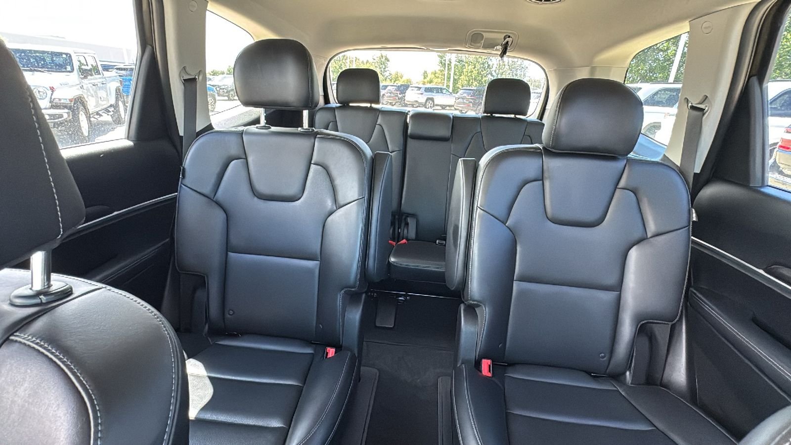 Used 2025 Green Kia S image 28