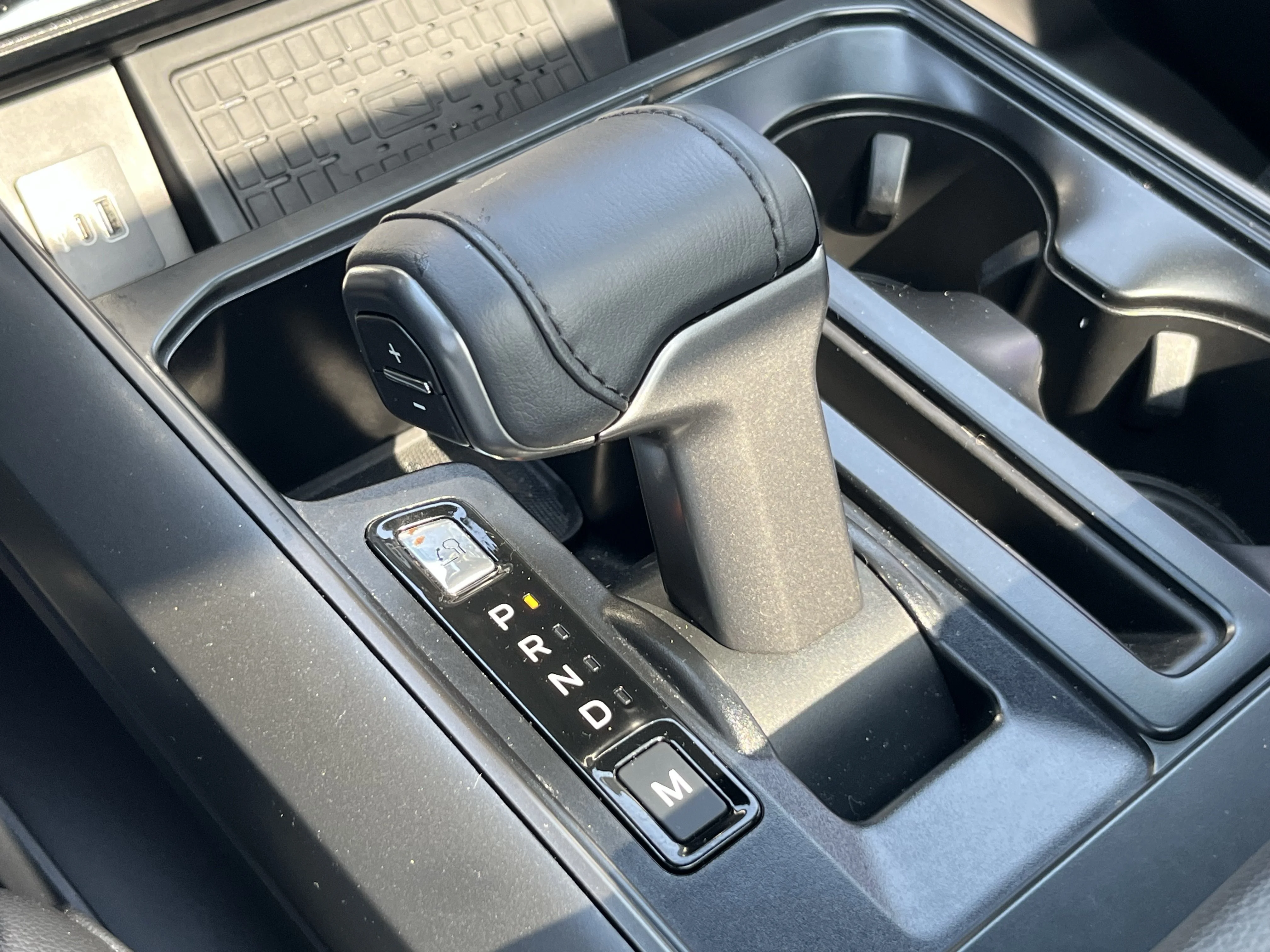 Used 2025 Black Metallic Ford Lariat image 32