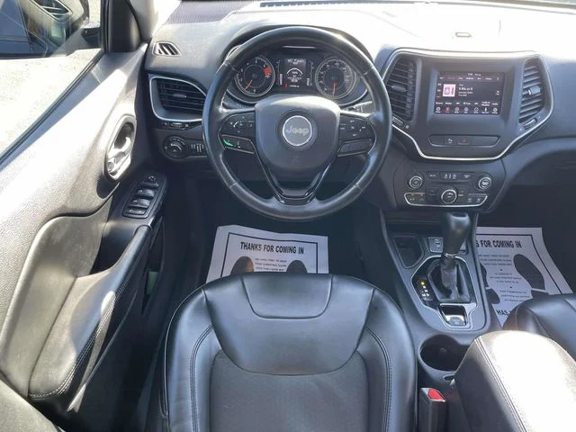Certified Used 2019 Diamond Black Jeep Latitude Plus image 11