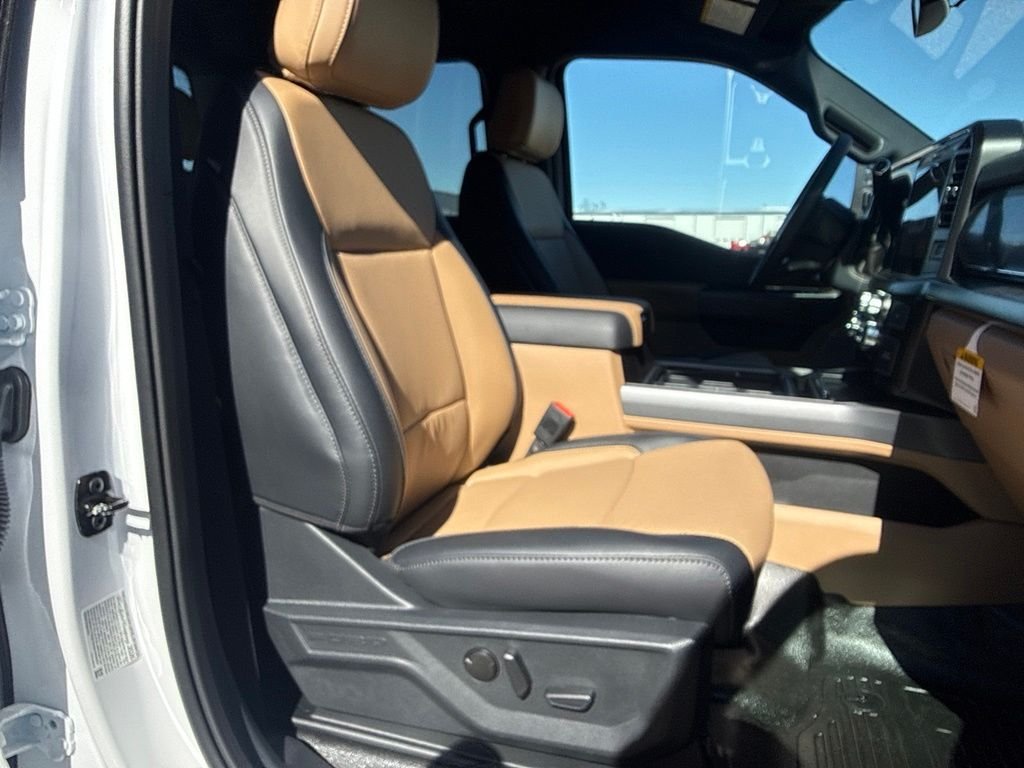 New 2026 Oxford White Ford Lariat image 37