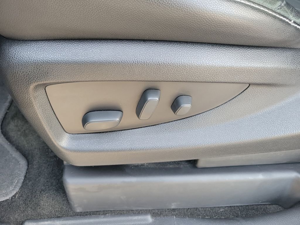 Used 2018 Silver Chevrolet LT image 25