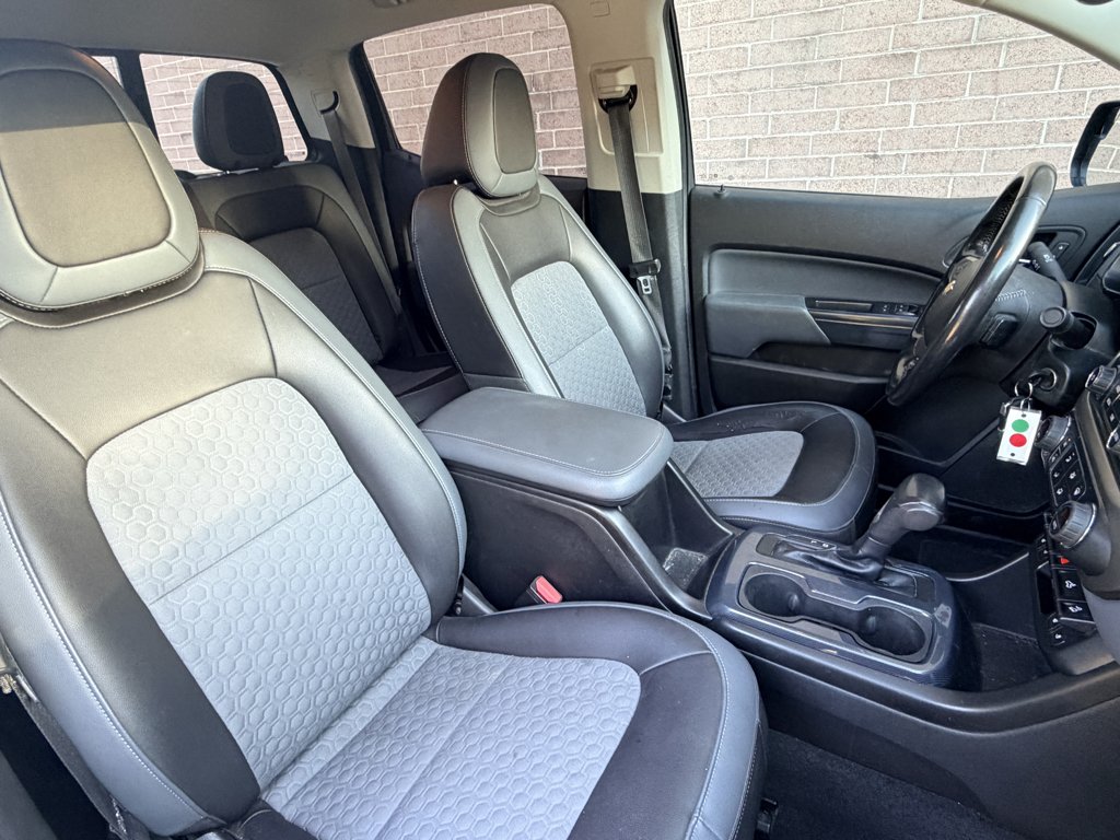 Used 2018 SILVER Chevrolet 4WD Z71 image 18