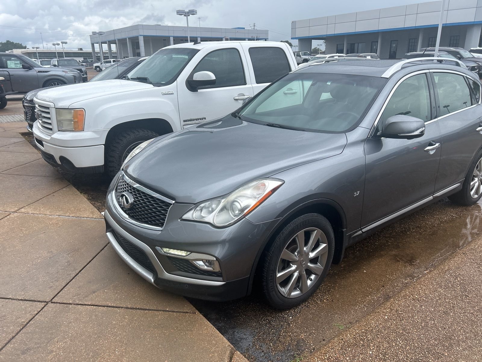 Used 2017 Gray INFINITI Base image 1