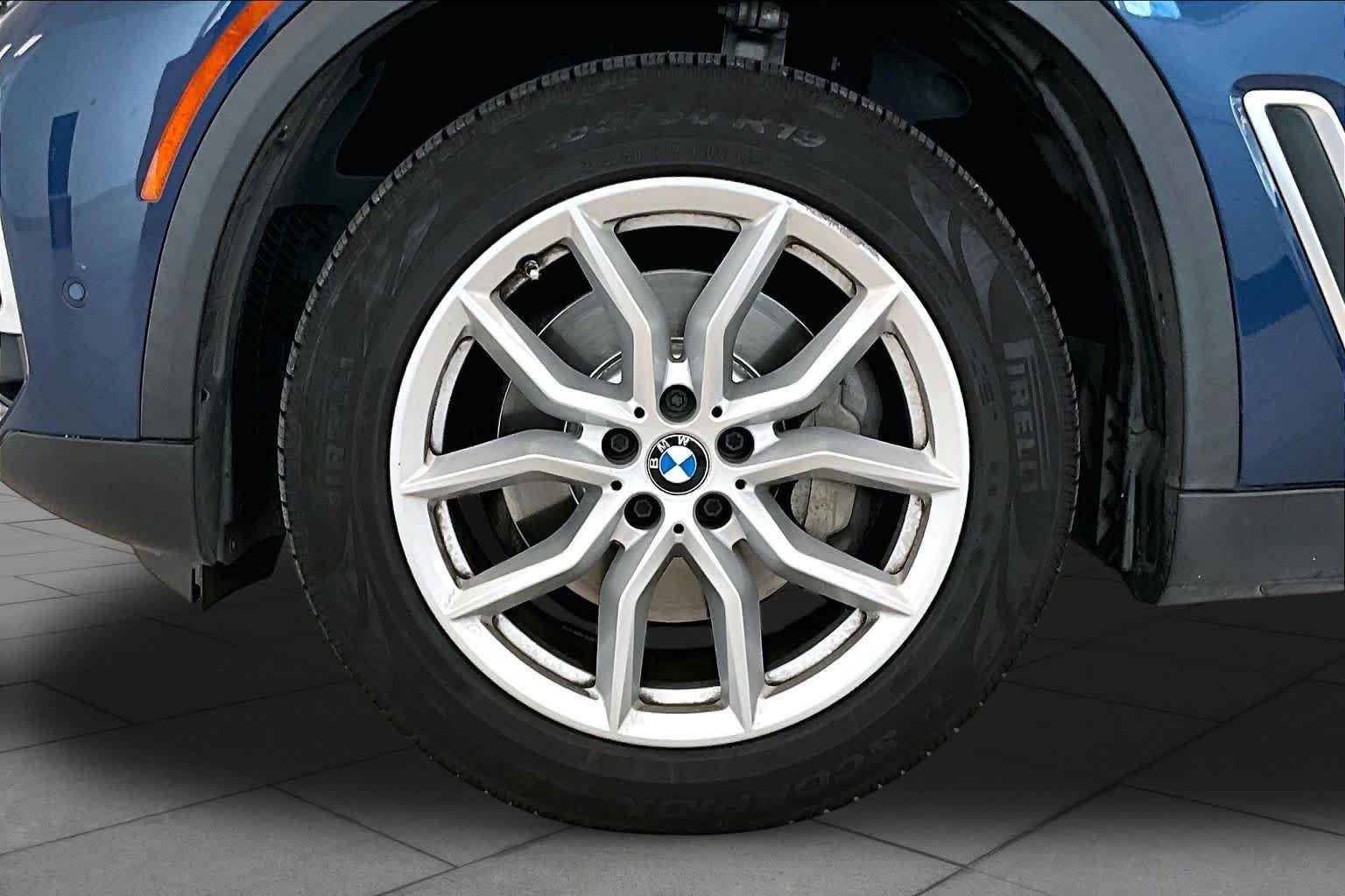 Used 2019 Phytonic Blue Metallic BMW xDrive40i image 10
