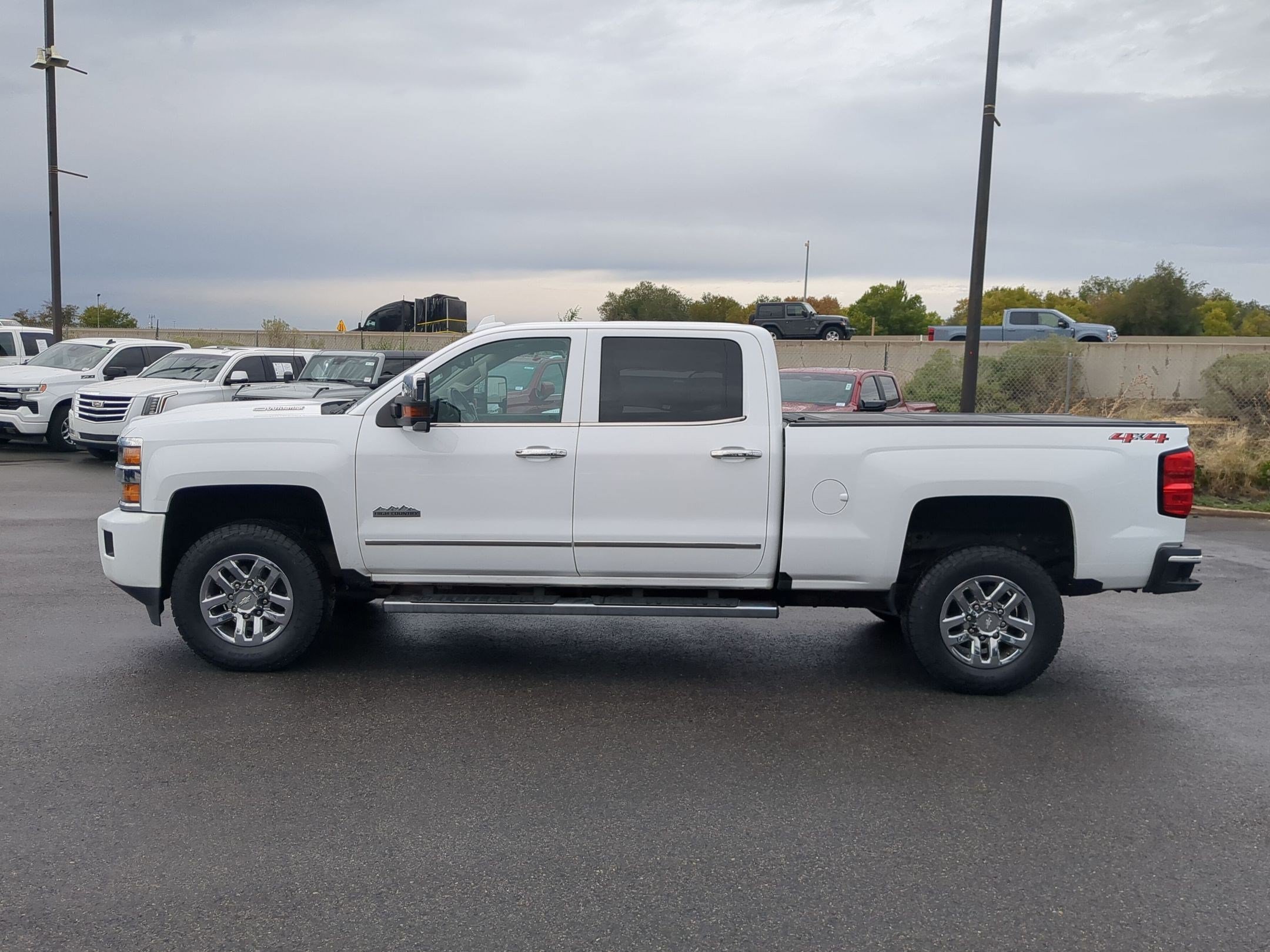 Used 2019 SUMMIT WHITE Chevrolet High Country image 2