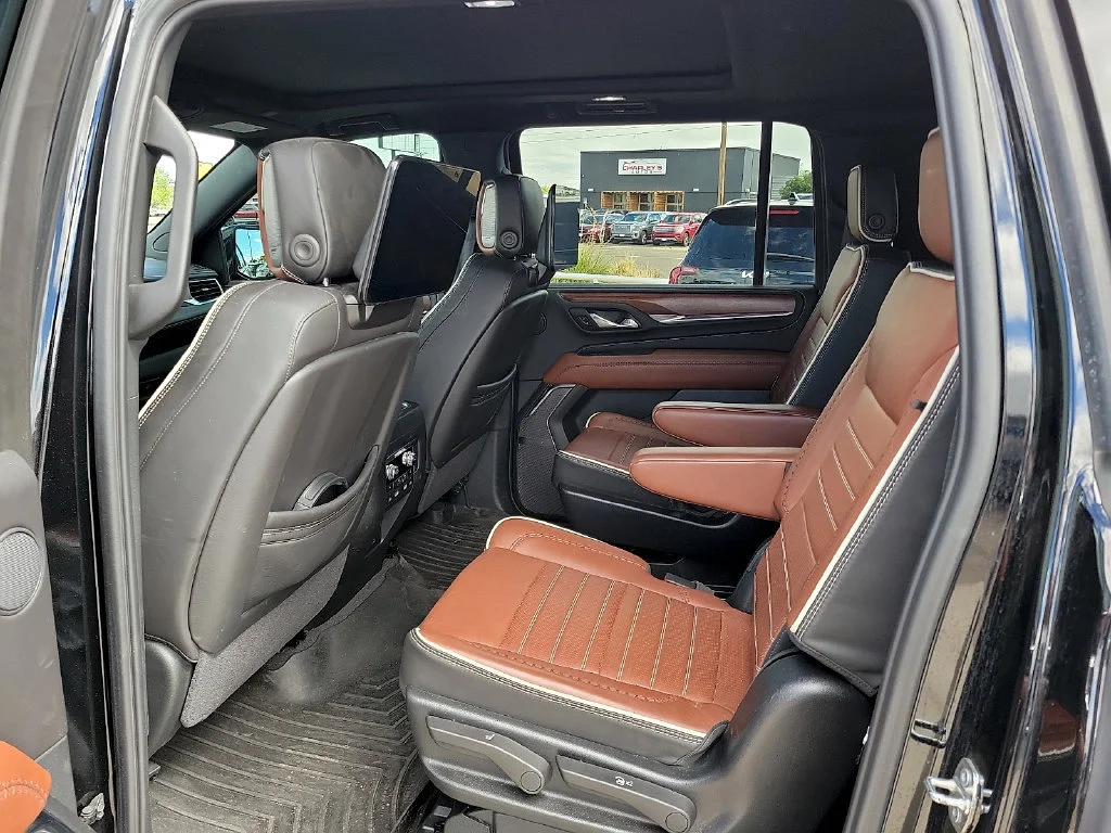 Used 2024 Onyx Black GMC Denali Ultimate image 16