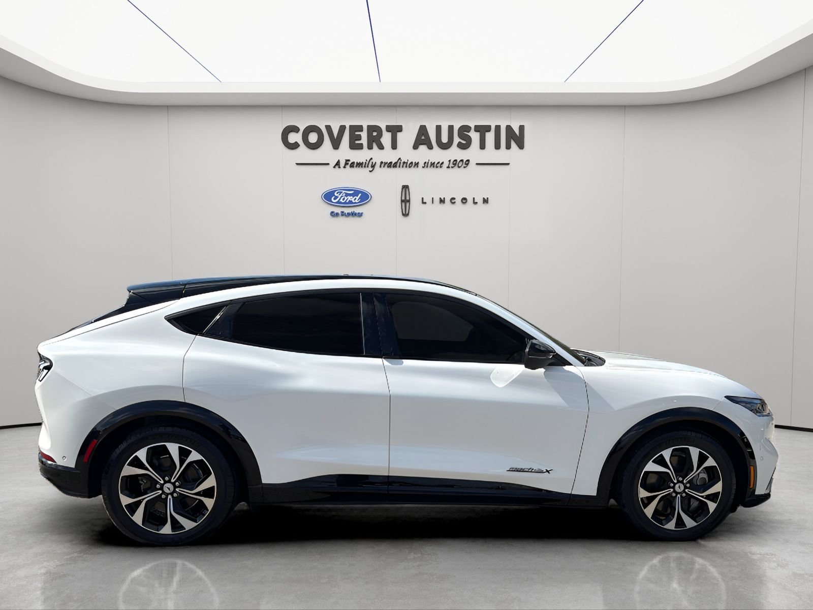 Used 2023 White Ford Premium image 6