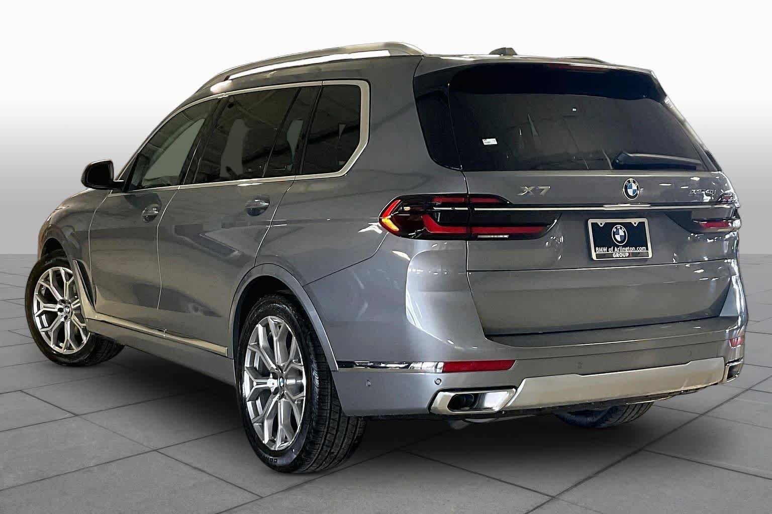 Used 2026 Skyscraper Grey Metallic BMW xDrive40i image 9