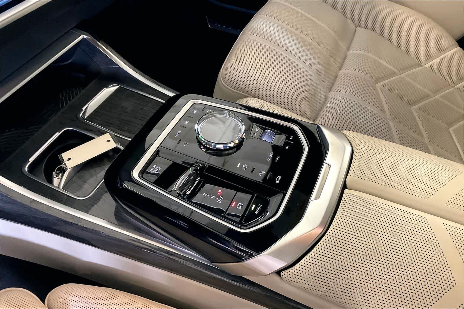Used 2026 Alpine White BMW 740i image 15