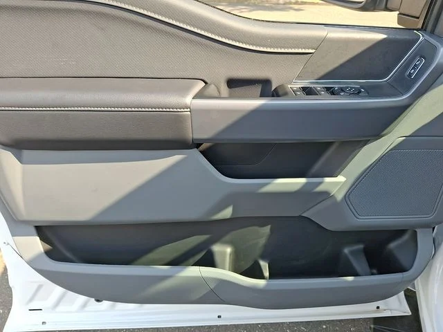 New 2026 Oxford White Ford XLT image 8