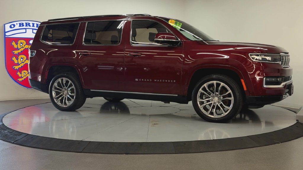Used 2022 Velvet Jeep Series II image 3