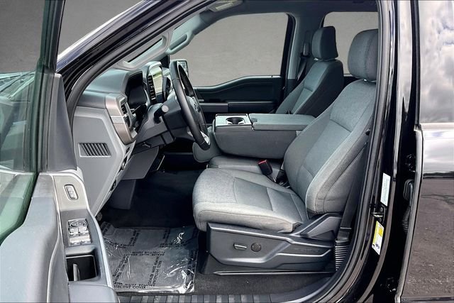 Used 2025 Agate Black Metallic Ford XLT image 21