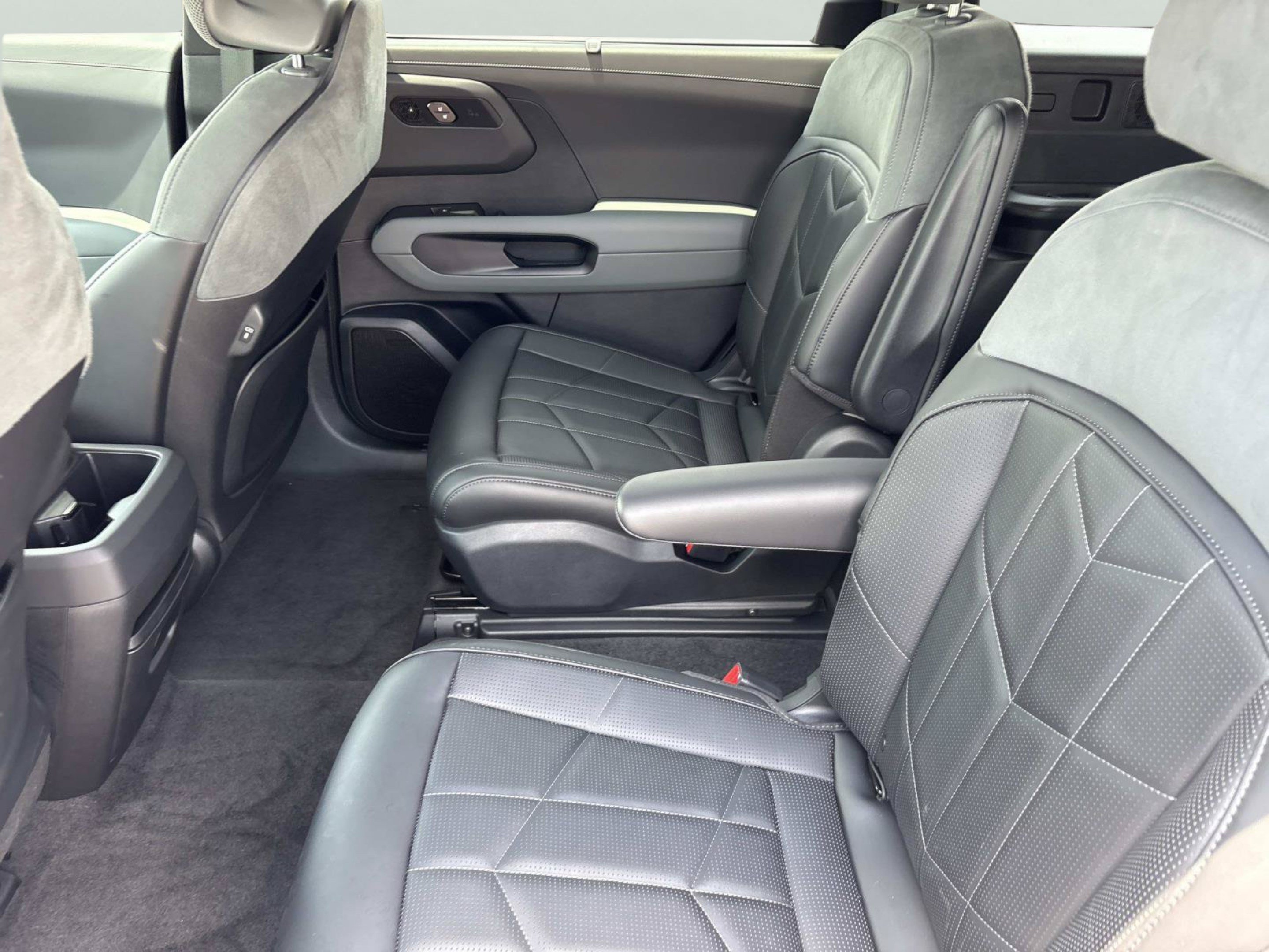 New 2027 Glacial White Pearl Kia X-Line SX-Prestige image 15