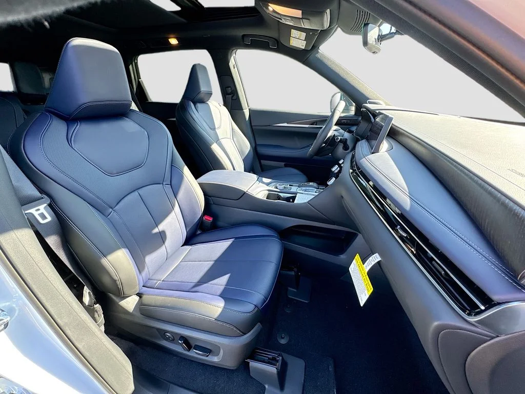 Certified Used 2026 White INFINITI SPORT image 32